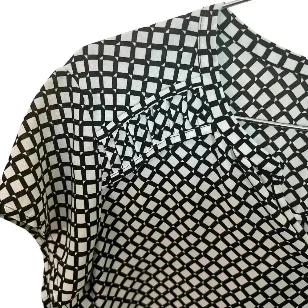 Pleione Geo Print Split Neck Blouse Large Black White Career Office Top - Picture 5 of 8